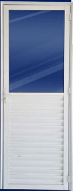 PORTA ALUM BCO 210X80 1F VEN VD LISO ESQ